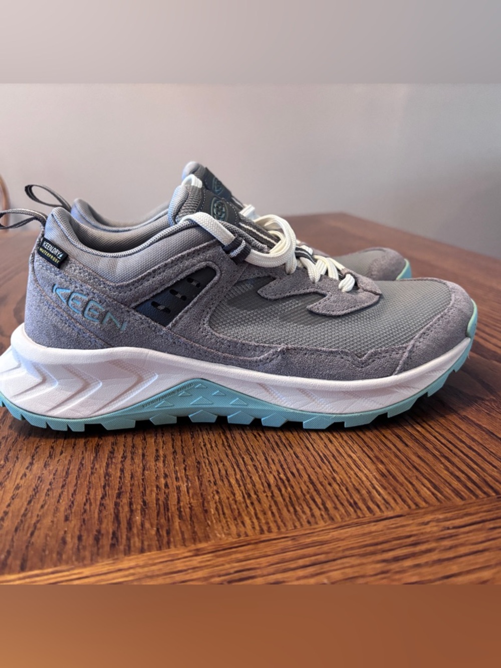 KEEN Hightrail Waterproof Hiking Shoe for Women - Light Gray with Mint ~ Size 7